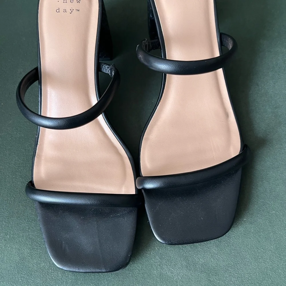 NEW DAY - Black thin strap Square-Toe Slide Sandals. Small heel 8.5